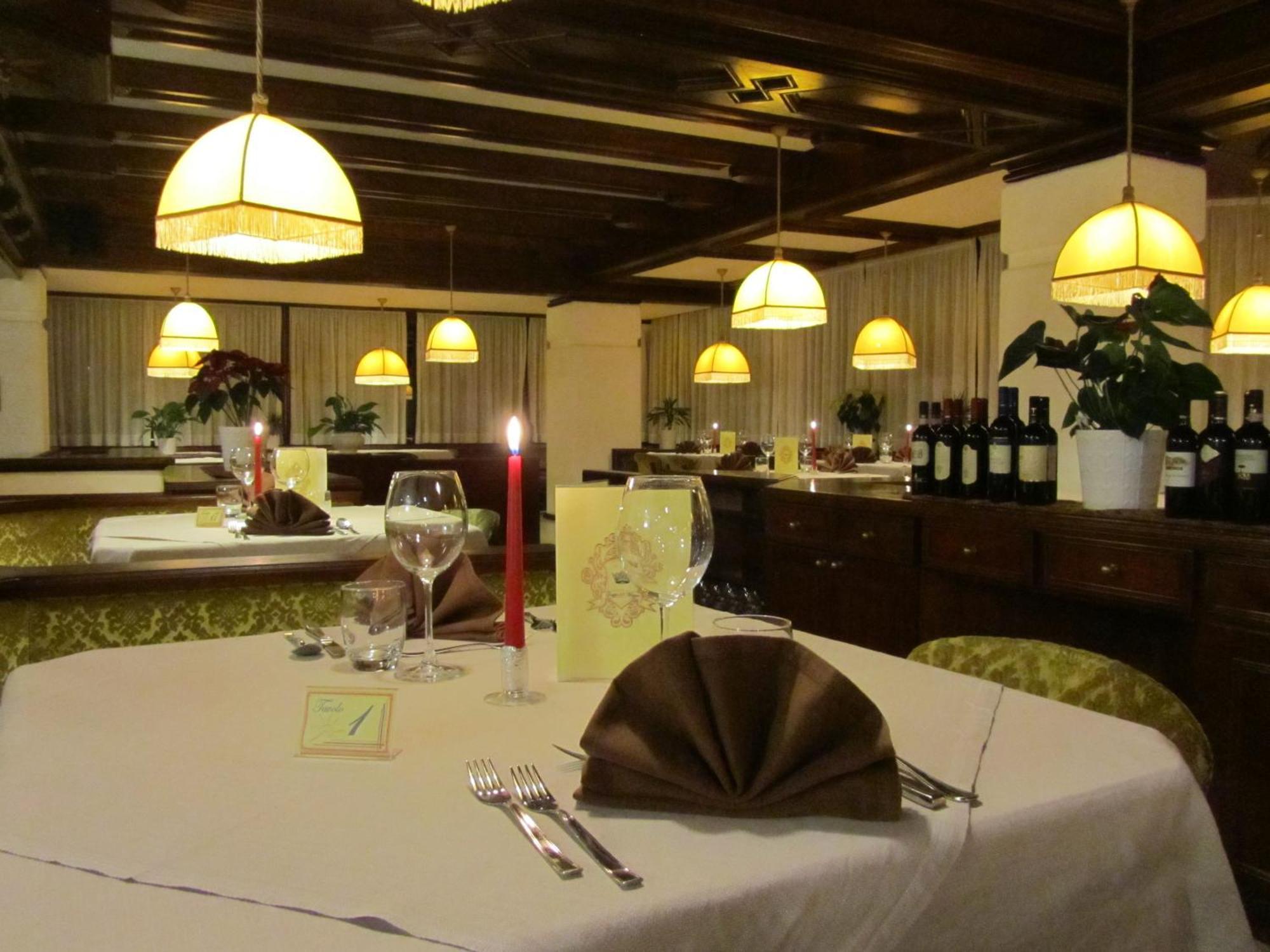 Hotel Corona Val di Zoldo Exteriör bild