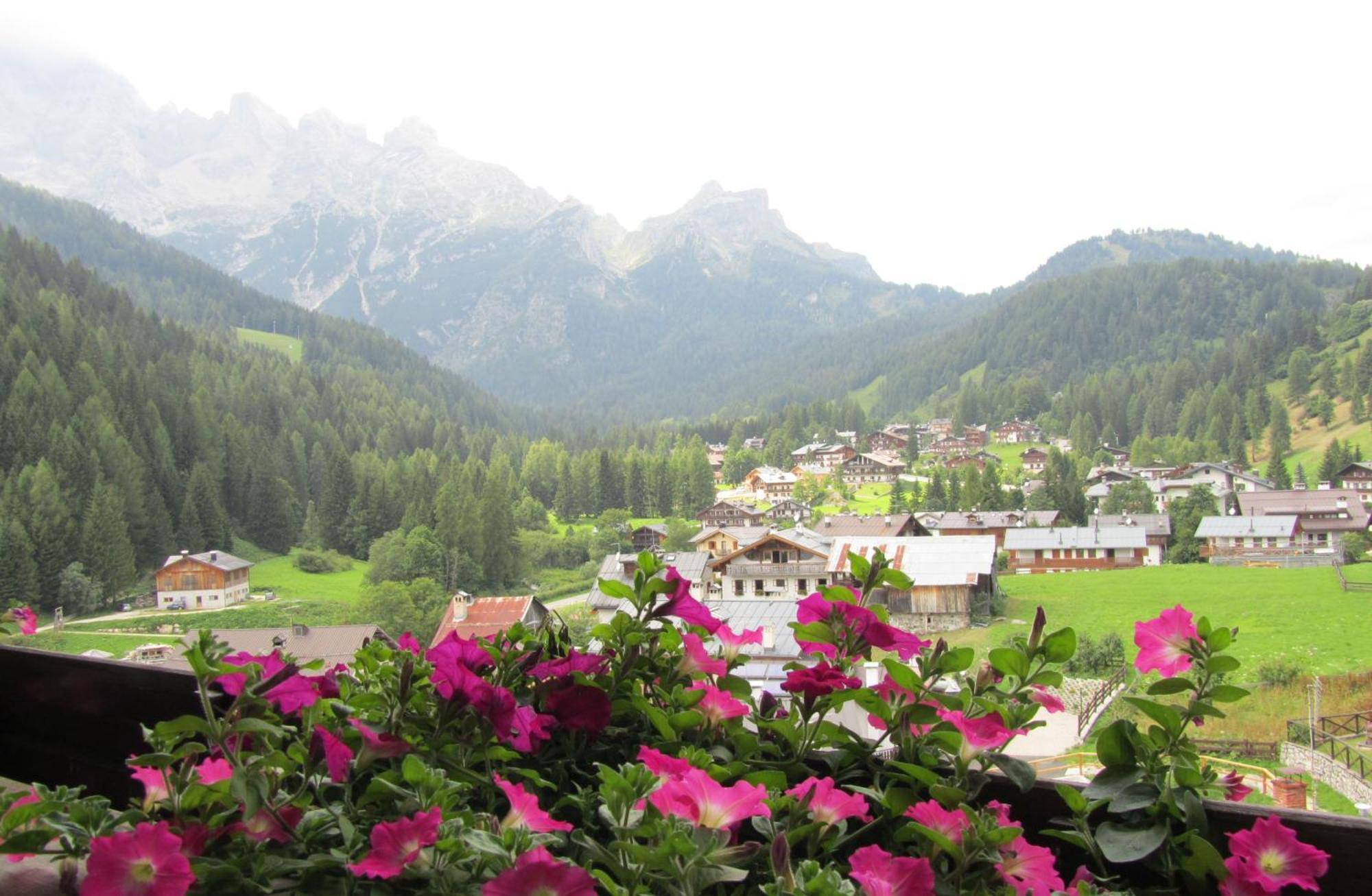 Hotel Corona Val di Zoldo Exteriör bild