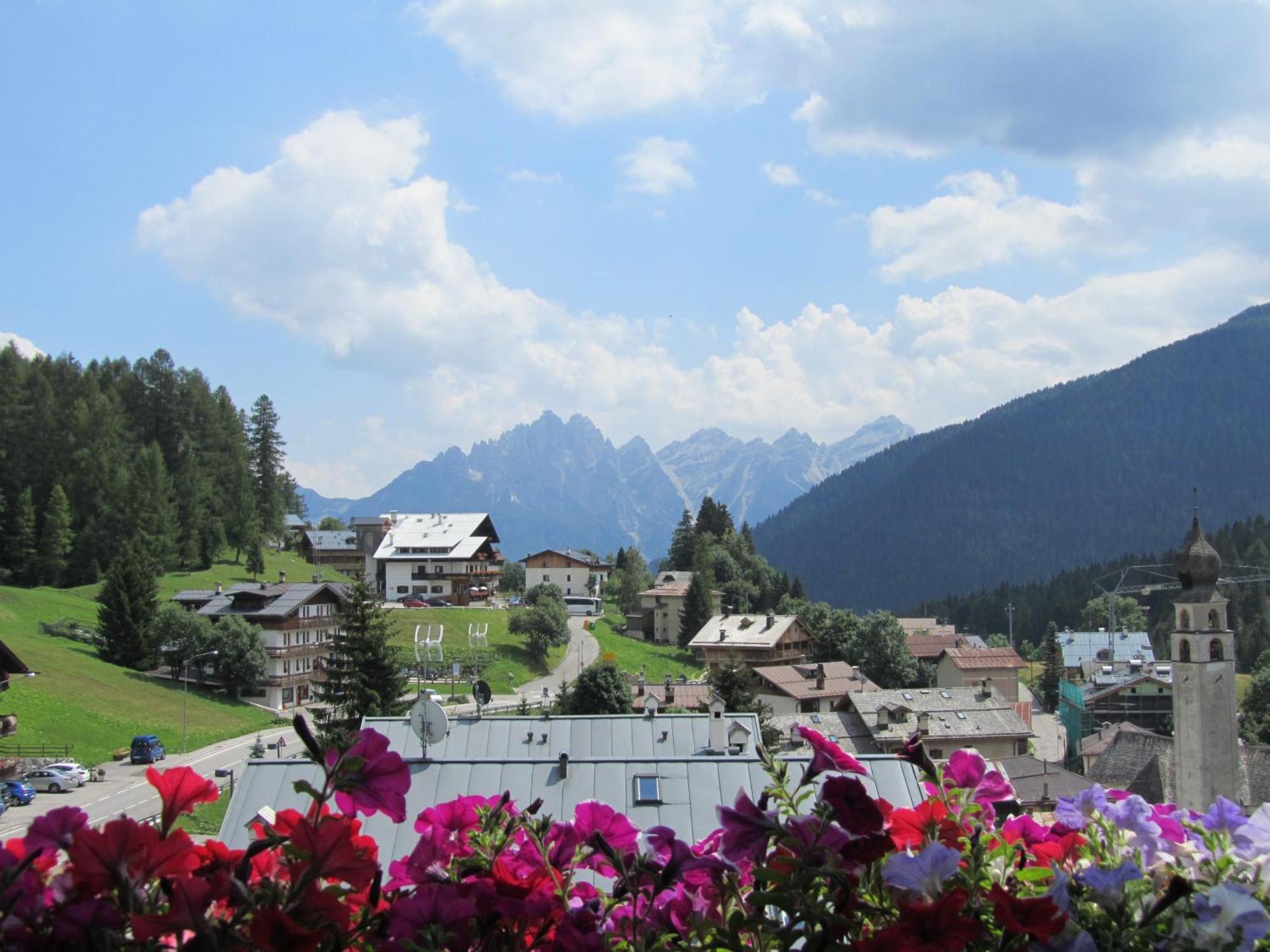 Hotel Corona Val di Zoldo Exteriör bild